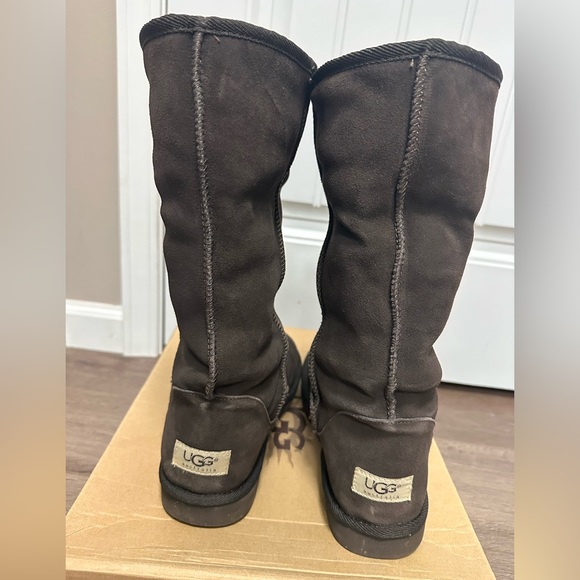 UGG Women's Classic Tall Boot, Chocolate, Size 9, Like New in Box - Picture 5 of 6